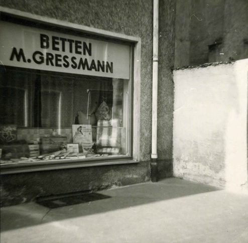 Historisches Bild des Bettenhändlers Gressmann, der Daunendecken aus Deutschland anbietet